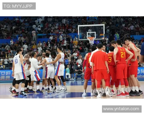 姚明在篮球场上与路人对决的精彩瞬间与趣味挑战 姚明在篮球场上与路人对决的精彩瞬间与趣味挑战