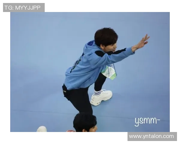 姚明明与YSL的时尚碰撞探索运动与奢华的完美结合 姚明明与YSL的时尚碰撞探索运动与奢华的完美结合